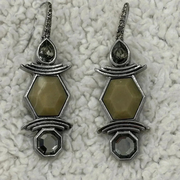 Jewelry - Pretty diamond, stone and metal earrings